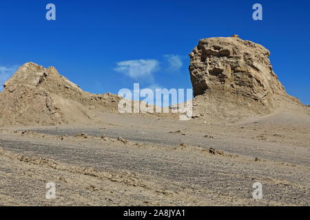 Les roches érodées de vent de Yardanges et les surfaces de roche-roche-alternant des crêtes et des furrows-désert de Qaida-Qinghai-Chine-0553 Banque D'Images