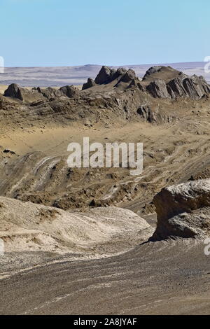 Les roches érodées de vent de Yardanges et les surfaces de roche-roche-alternant des crêtes et des furrows-désert de Qaida-Qinghai-Chine-0558 Banque D'Images