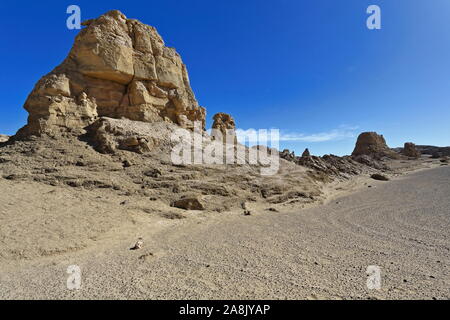 Les roches érodées de vent de Yardanges et les surfaces de roche-roche-alternant des crêtes et des furrows-désert de Qaida-Qinghai-Chine-0560 Banque D'Images