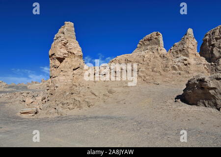 Les roches érodées de vent de Yardanges et les surfaces de roche-roche-alternant des crêtes et des furrows-désert de Qaida-Qinghai-Chine-0561 Banque D'Images