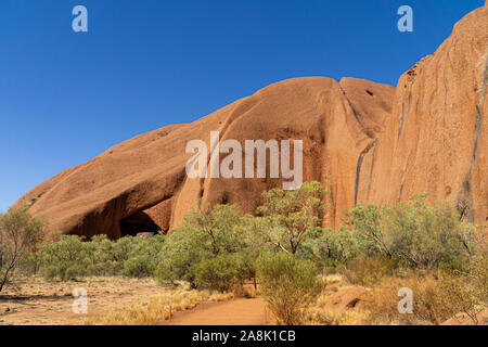 Dans l'outback australien est l'emblème de l'Australie, l'ayers rock appelé Uluru Banque D'Images