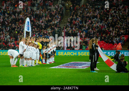 Londres, Royaume-Uni. 09Th Nov, 2019. L'Angleterre et l'Allemagne equipes respecter l'hymne national avant le match amical entre l'Angleterre et l'Allemagne au stade de Wembley à Londres, en Angleterre. En fin de compte, l'Allemagne a gagné le match 2-1 avec le gagnant venant à la 90e minute. Credit : PSP Sport Press Photo. /Alamy Live News Banque D'Images