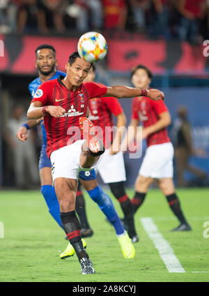 Riyad. 10 Nov, 2019. Urawa Red Diamonds's Tomoaki Makino fait concurrence au cours de la première étape de la finale de la Ligue des Champions de l'AFC 2019 entre l'Arabie Saoudite et le Japon l'Al-Hilal's Urawa Red Diamonds à Riyad, capitale de l'Arabie saoudite, le 9 novembre, 2019. Source : Xinhua/Alamy Live News Banque D'Images