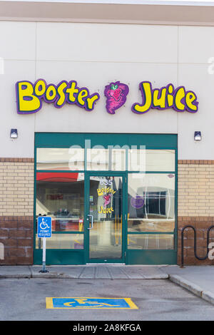 14 octobre 2019 - Calgary (Alberta), Canada - Booster juice boutique en franchise Banque D'Images