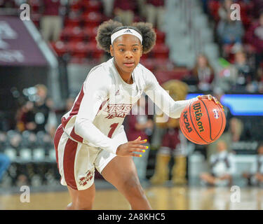 Starkville, MS, États-Unis d'Amérique. 09Th Nov, 2019. La garde de l'État du Mississippi, Myah Taylor (1), passe le ballon à la cour au cours de basket-ball match entre l'Université de Southern Mississippi l'Aigle royal et le Mississippi State Bulldogs à Humphrey Coliseum de STARKVILLE, MS. Kevin Langley/Sports médias du Sud/CSM/Alamy Live News Banque D'Images