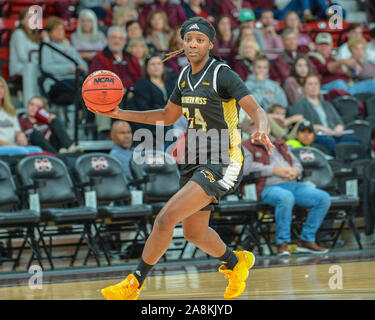 Starkville, MS, États-Unis d'Amérique. 09Th Nov, 2019. Southern Mississippi en avant, le respect Leaphart (34), dans l'action au cours de la Basket-ball match entre l'Université de Southern Mississippi l'Aigle royal et le Mississippi State Bulldogs à Humphrey Coliseum de STARKVILLE, MS. Kevin Langley/Sports médias du Sud/CSM/Alamy Live News Banque D'Images