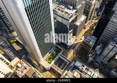 Vue du haut vers le bas de l'île de Hong Kong, quartier central des affaires à Hong Kong Banque D'Images