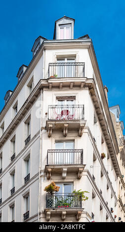 Paris, bâtiment boulevard de Magenta, façade parisienne typique Banque D'Images