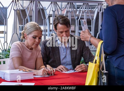 Melissa Reeves et Matt Ashford à jours de notre vie la Journée de reconnaissance du ventilateur à Citywalk à Los Angeles, CA le 9 novembre 2019 Banque D'Images