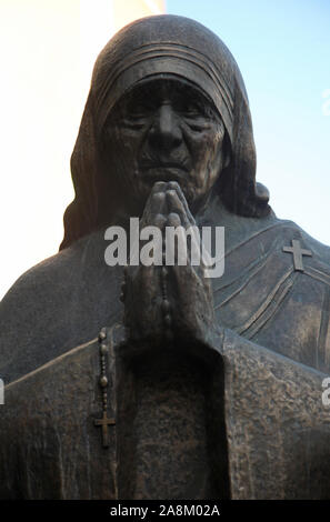 Mère Teresa monument à Skopje, Macédoine Banque D'Images