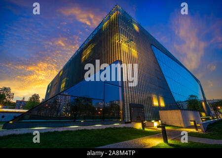 La Pologne, Warsaw-April 2018 : Musée des Juifs polonais dans Polin, illumination inclus Banque D'Images