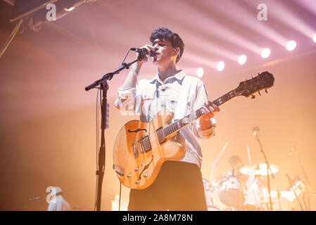 Manchester, UK. 09 novembre 2019. Ezra Koenig, Chris Baio et, Christopher Tomson de le groupe Vampire Weekend effectuer la 2e de 2 complet montre à la Manchester's O2 Victoria Warehouse sur leur "père de la mariée" UK tour Manchester 2019-11-09 . Crédit : Gary Mather/ Alamy Live News Banque D'Images