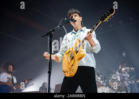 Manchester, UK. 09 novembre 2019. Ezra Koenig, Chris Baio et, Christopher Tomson de le groupe Vampire Weekend effectuer la 2e de 2 complet montre à la Manchester's O2 Victoria Warehouse sur leur "père de la mariée" UK tour Manchester 2019-11-09 . Crédit : Gary Mather/ Alamy Live News Banque D'Images