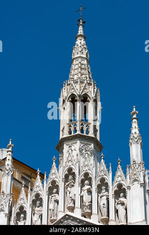 Haut de l'Église du Sacro Cuore del Suffragio (Sacré Cœur de suffrage universel, avec à l'intérieur du musée de l'âmes du purgatoire), Rome, Latium, Italie Banque D'Images