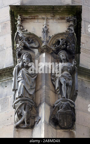 Sainte Barbe et Saint Jean le Baptiste, Église de Saint-Georges à Tubingen, Allemagne Banque D'Images