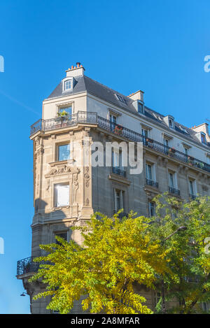Paris, beaux bâtiments Haussmann dans un quartier chic de la capitale, panorama