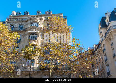 Paris, beaux bâtiments Haussmann dans un quartier chic de la capitale, panorama