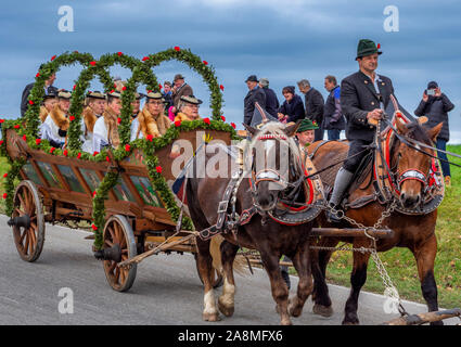 Transport à la procession à Froschhausen Leonhardi, Murnau, Pfaffenwinkel region, Upper Bavaria, Bavaria, Germany, Europe Banque D'Images