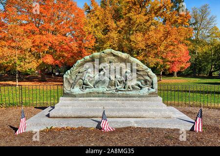 Tomb monument à la guerre d'Indépendance américaine, Lexington Battle Green, Lexington, Massachusetts, USA Banque D'Images