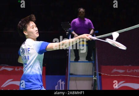 Fuzhou, Chine. 10 Nov, 2019. En plus de la Chine Chen renvoie un projectile pendant féminin match final contre Nozomi Okuhara du Japon à la Chine Fuzhou de Fuzhou, 2019 Ouvert au sud-est de la Chine, le 10 novembre 2019. Crédit : Il Canling/Xinhua/Alamy Live News Banque D'Images