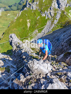 En escalade via ferrata en style alpin dans l'ouest de la région de Haute Autriche Banque D'Images