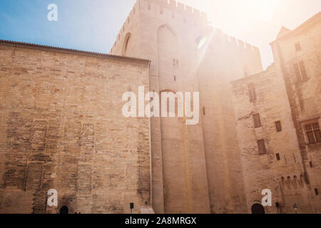 Avignon, Provence / France - le 27 septembre 2018 : les murs du palais des Papes Banque D'Images