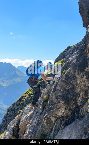 En escalade via ferrata en style alpin dans l'ouest de la région de Haute Autriche Banque D'Images