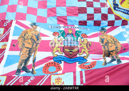 9 novembre 2019, Turf Moor, Burnley, en Angleterre, Premier League, Burnley v West Ham United : drapeau du souvenir à l'extérieur de Turf MoorCredit : Conor Molloy/News Images Banque D'Images