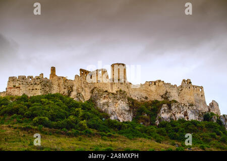 Spissky Hrad. Le château de Spis en Europe centrale, la Slovaquie. Banque D'Images