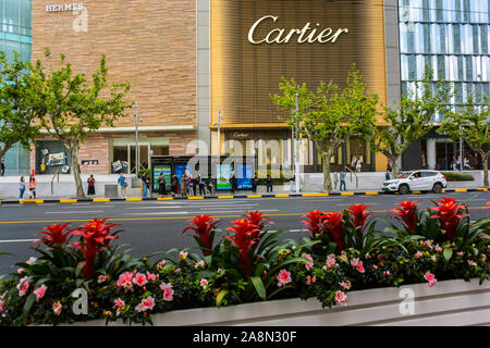 Shanghai, Chine, Rich Luxury Shopping dans le centre commercial moderne, 'Heng long Plaza', magasin de marque de bijoux cartier, asie chine route asiatique chinoise, rue de la ville chinoise, shopping de marque mondiale Banque D'Images