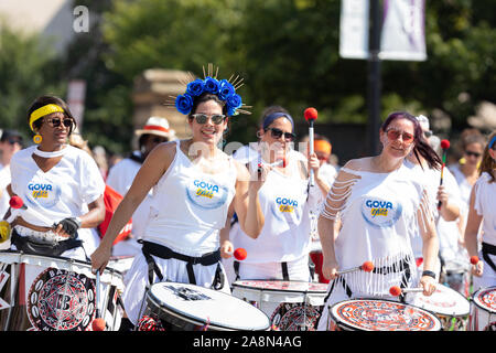 Washington DC, USA - 21 septembre 2019 : La Fiesta DC, les membres de Batala Washington DC effectuer à la parade Banque D'Images