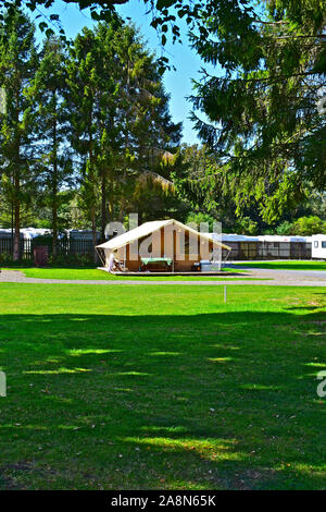 Les données du Camping & à Hanley Swan, connu sous le nom de 'Blackmore'. Un camp moderne 'Prêt' Emplacement tente. Banque D'Images