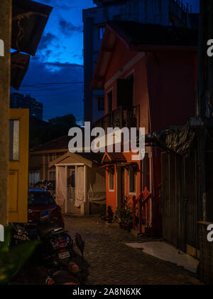 Mumbai, Inde - octobre 28,2019 : Patrimoine de maisons dans une ruelle de Khotachiwadi au sud de Mumbai Banque D'Images