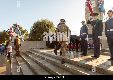 Southend on Sea, Royaume-Uni. 10 Nov, 2019. Le Jour du Souvenir au cénotaphe de Southend, Clifftown Parade, en face de l'Lutyens conçue War Memorial. Le service est assisté par les dignitaires locaux, y compris le maire Southend et les deux députés locaux, Sir David Amess et James Dudderidge. Penelope Barritt/Alamy Live News Banque D'Images