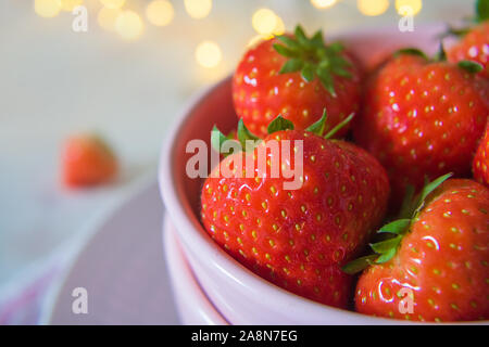 La photographie culinaire de fraises fraîches dans un bol Banque D'Images