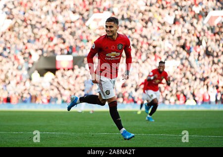 Manchester United, Andreas Pereira fête marquant son premier but de côtés du jeu pendant la Premier League match à Old Trafford, Manchester. Banque D'Images