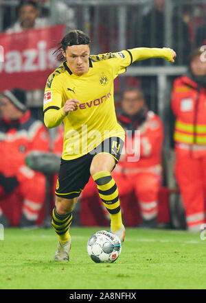 Munich, Allemagne. 09Th Nov, 2019. FC Bayern Munich - Football Dortmund, Munich le 9 novembre 2019. Nico SCHULZ, BVB 14 FC BAYERN MUNICH - Borussia Dortmund 4-0 - DFL RÈGLEMENT INTERDIT TOUTE UTILISATION DES PHOTOGRAPHIES comme des séquences d'images et/ou quasi-vidéo - 1. Crédit : Peter Schatz/Alamy Live News Banque D'Images