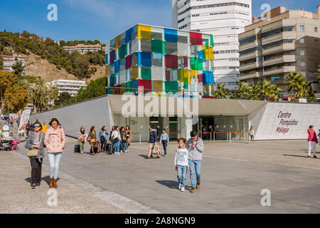 Malaga Centre Pompidou, le Centre Pompidou, le cube, Pop up, musée à Muelle uno, port de Malaga, Andalousie, espagne. Banque D'Images