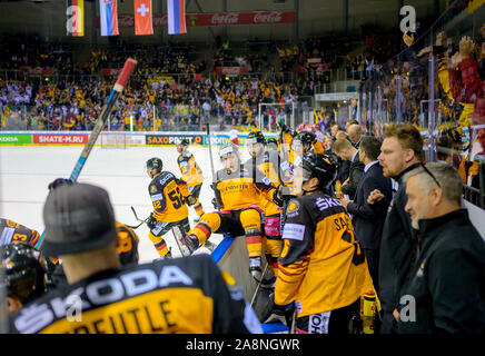 Krefeld, Allemagne. 07Th Nov, 2019 L'équipe de jubilation finale. GER, Daniel FISCHBUCH withte (GER/) Allemagne (GER) - Russie (RUS) 4 : 3, sur le Hockey, 07.11.2019 L'Allemagne Cup sur 7-11.11,2019 à Krefeld, Allemagne. Utilisation dans le monde entier | Credit : dpa/Alamy Live News Banque D'Images