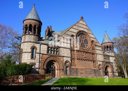 PRINCETON, NJ -9 nov 2019- Vue d'Alexander Hall, maison de Richardson l'Auditorium, sur le campus de l'Université de Princeton de Princeton, New Jersey. Banque D'Images