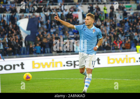 Rome, Italie. 10 Nov, 2019. bonheur ciro immobile, Latium) 3-1pendant Lazio vs Lecce, Serie A soccer italien Championnat Hommes à Rome, Italie, le 10 novembre 2019 - LPS/Renato Olimpio Crédit : Renato Olimpio/fil LPS/ZUMA/Alamy Live News Banque D'Images