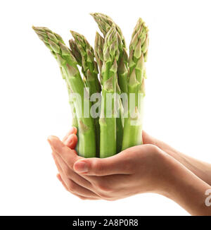 Les asperges dans les mains sur fond blanc Banque D'Images