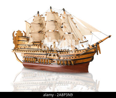 Ancien modèle de galleon sur fond blanc Banque D'Images