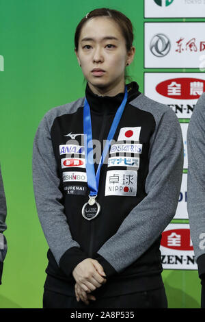 Tokyo, Japon. 10 Nov, 2019. Kasumi Ishikawa du Japon pose pour les caméras au cours de la cérémonie de remise des prix après avoir perdu contre la Chine au cours de la Fédération Internationale de Tennis de Table (ITTF) Coupe du Monde Tokyo 2019 au Tokyo Metropolitan Gymnasium. La Chine bat le Japon 3-0. Credit : Rodrigo Reyes Marin/ZUMA/Alamy Fil Live News Banque D'Images