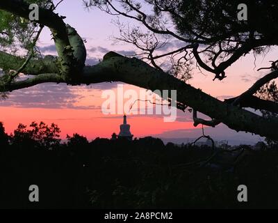 Beijing, Chine. Du 1er septembre 2019. Photo Mobile montre la Pagode Blanche du Parc Beihai à Pékin, capitale de la Chine, le 1 septembre, 2019. Credit : Zhang Haofu/Xinhua/Alamy Live News Banque D'Images