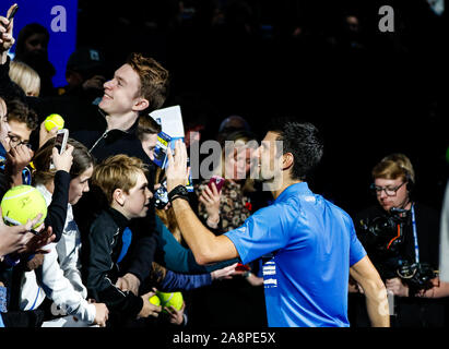 Londres, Royaume-Uni. 10 Nov, 2019. Novak Djokovic la Serbie au cours de son match contre Berrettini de l'Italie au premier jour de la Nitto ATP World Tour finals à l'O2 Arena le 10 novembre 2019 à Londres, Angleterre : Crédit Photo Agency indépendante/Alamy Live News Banque D'Images