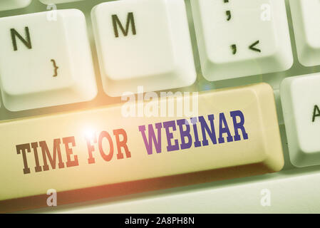 Texte visible de temps pour Webinaire. Photo d'affaires séminaire texte effectuées sur Internet Web Conferencing Banque D'Images