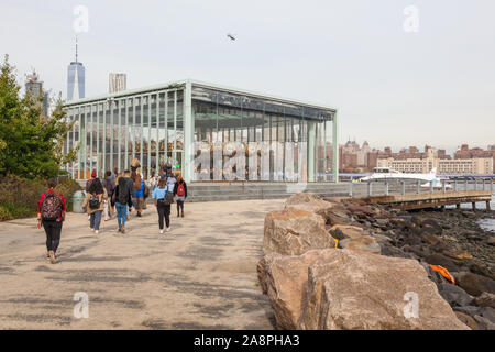 Jane's Carousel, pont de Brooklyn, New York City, USA. Banque D'Images