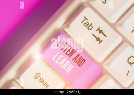 Texte de l'écriture d'écouter et d'apprendre. Photo conceptuelle attention à obtenir l'Éducation Apprentissage Connaissances Exposé Banque D'Images