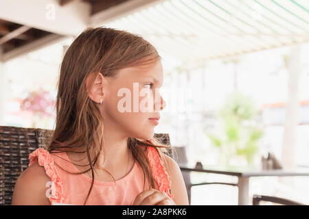 Petite blonde woman, close-up portrait de profil Banque D'Images